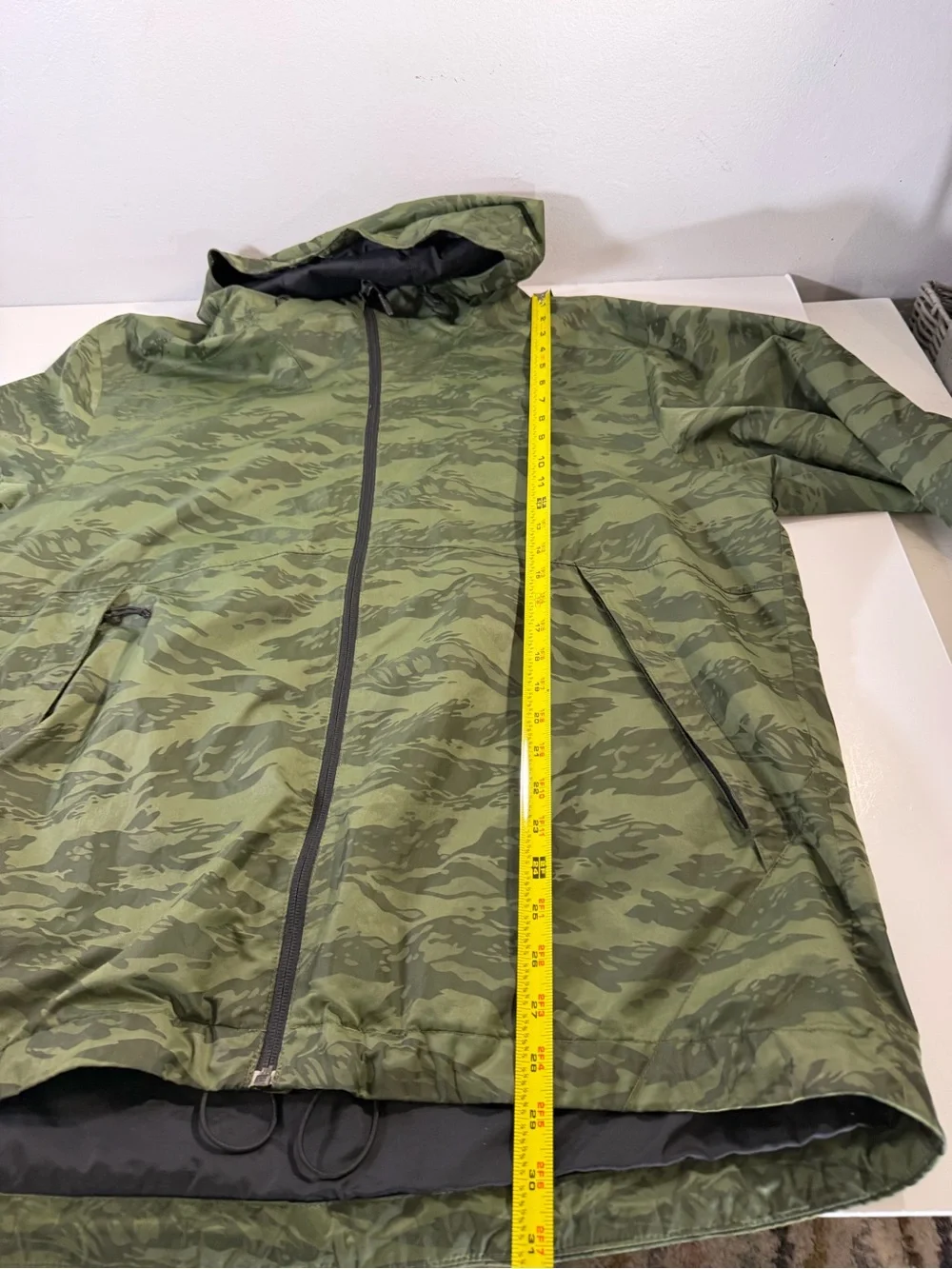 The North Face XL Men’s Tiger Camo Green Dry Vent Hooded Windbreaker Jacket S17